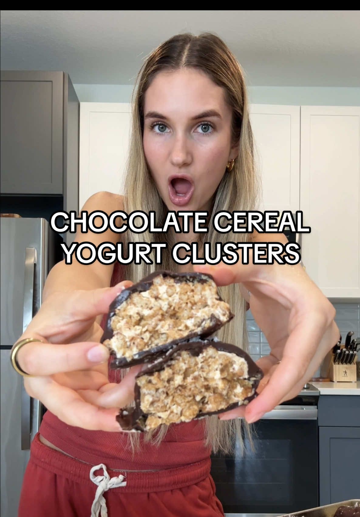 The crunch + the chocolate hard shell😩 Recipe:  -2 cups cereal, I used @Lovebird Cereal honey o’s -1/2 cups nut butter -1/2 cup yogurt -1/2 cup chocolate chips + 1 tsp coconut oil for melting  -flaky sea salt for topping (optional)  -add cereal, nut butter, and yogurt to a bowl and mix well. place clusters on a baking sheet lined with parchment paper and freeze for at least one hour, dip in melted chocolate and place back in the freezer until chocolate is harden enjoy! 