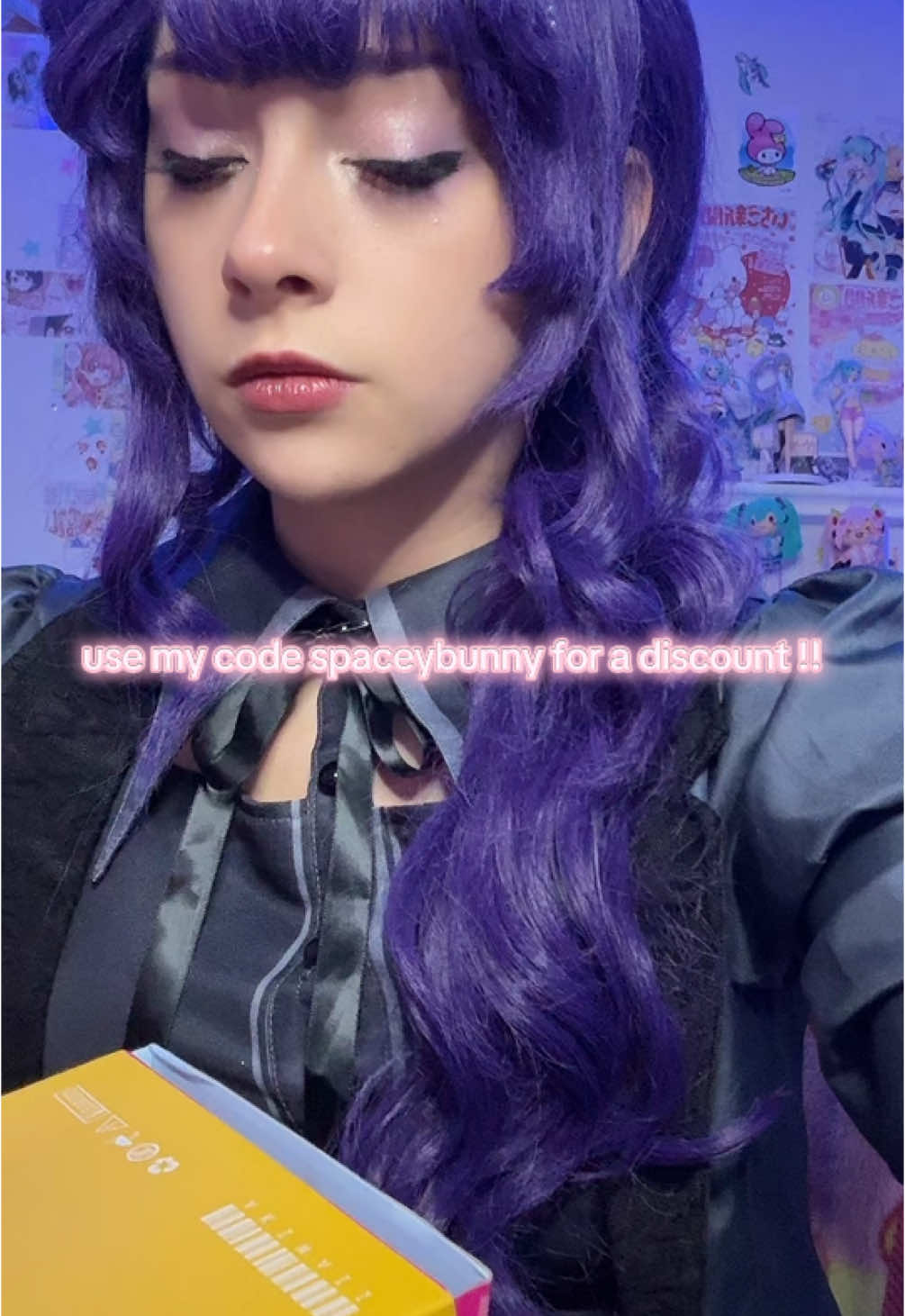 Im sorry i look so annoyed here i was just SUPER tired and have an rbf but im very excited i swear!! :3 @akiwaii #contactlenses #cosplay #cosplaycontacts #mafuyuasahina #mafuyuasahinacosplay #projectsekai #projectsekaicosplay 