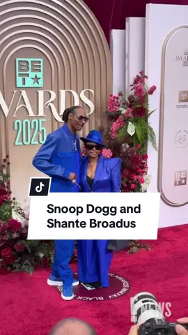 Feeling anything but blue about Snoop Dogg and Shante Broadus's color-coordinating fits at the #BETAwards. 💙