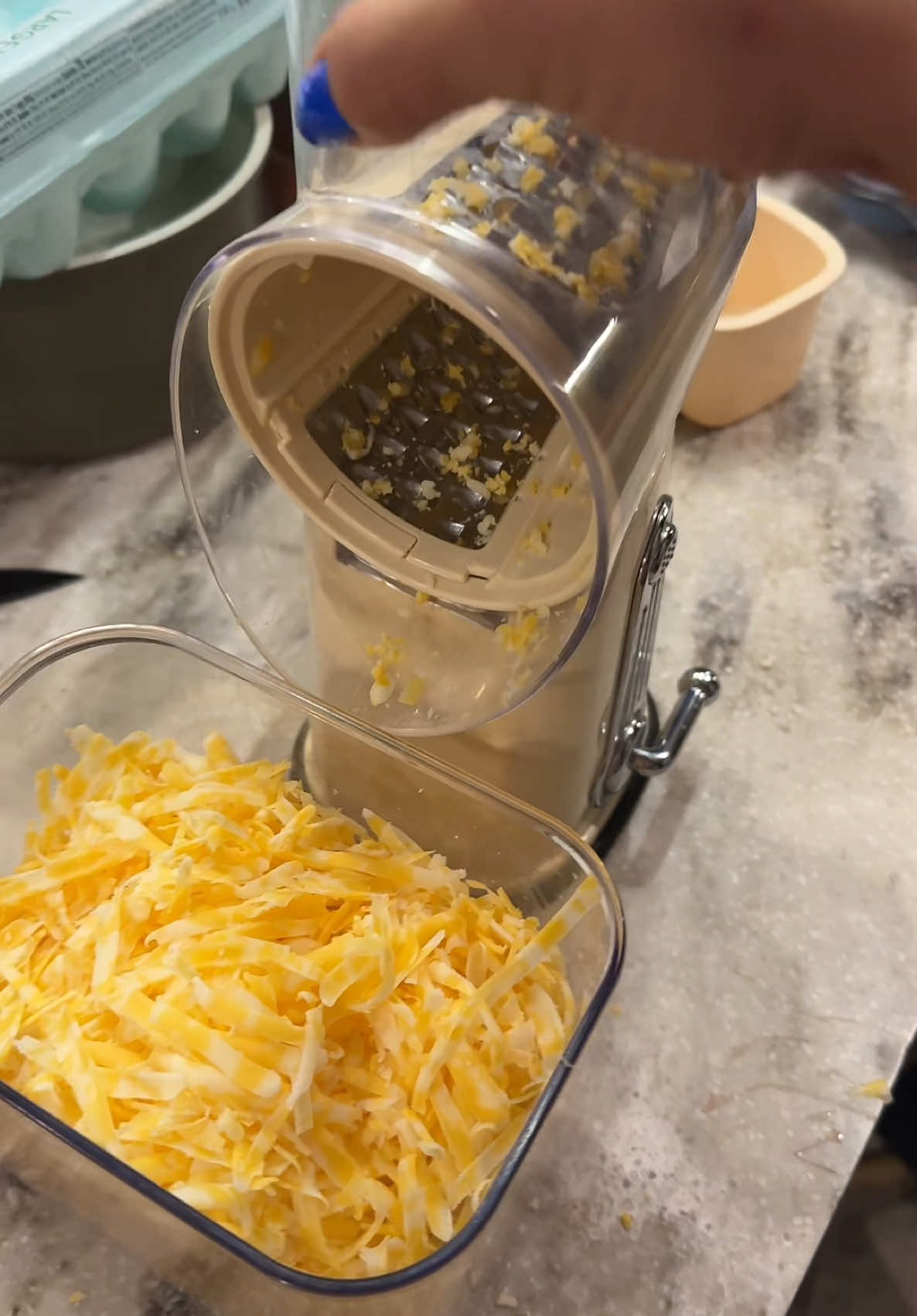 Replying to @allykat_nurse_sahm Weekly Shred! 🧀 #cheesegrater #susteas #grater #kitchengadgets ###TikTokMadeMeBuyIt #tiktokshopcreatorpicks #TikTokShopSummerTurnUp #DealsForYouDays @SUSTEAS @SUSTEAS US 
