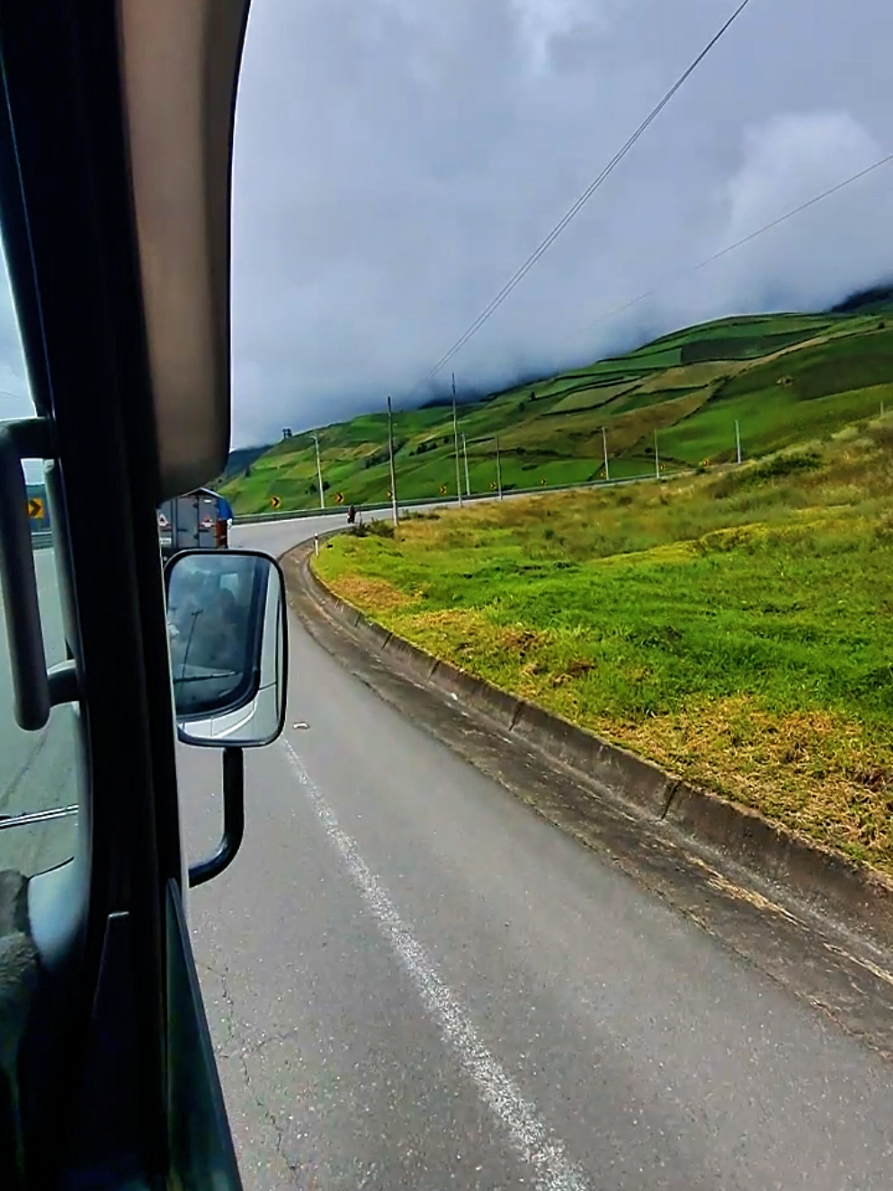 En lo mío #alausi_riobamba_ecuador🇪🇨 #rutasecuatorianas🇪🇨🇪🇨🇪🇨🇪🇨 #paratii #trabajo #camionero 