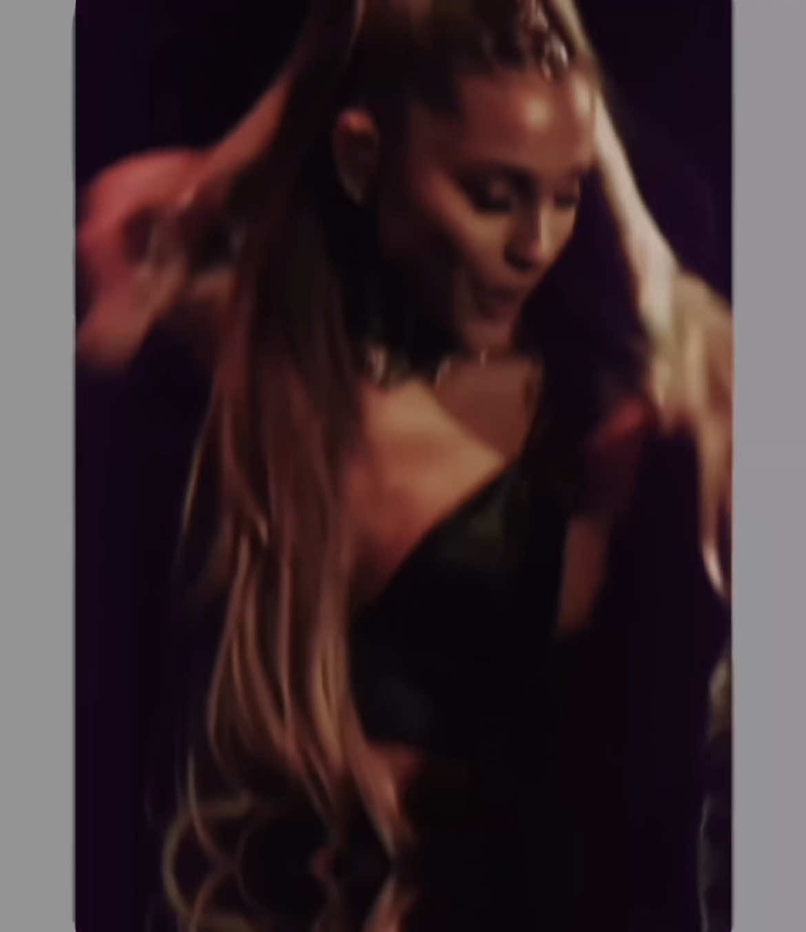 Vai bater palma pq?? #foryoupage #foryour #fyp #vaiprofycaramba #arianagrandeedit #fypシ゚ #vsp cc:me ib:@thur 