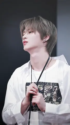 her adam's Apple😋 #leo #리오 #xodiac #소디아 #리오소디아 #leoxodiac 