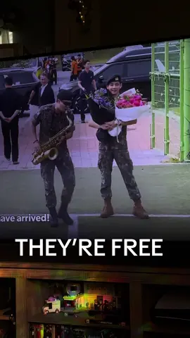 BTS ARMY #armybts #btsarmy #bts #kimnamjoon #kimtaehyung #koya #tata #saxophone 