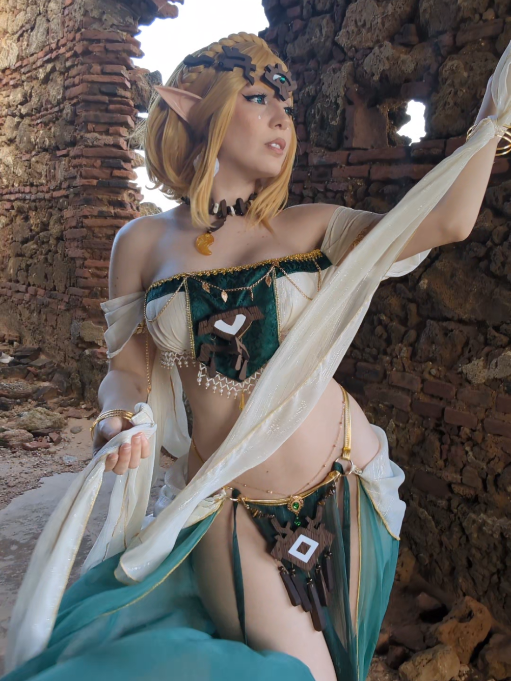 Favorite Zelda cosplay so far 😭💚✨ #zonaizelda #tearsofthekingdom #zeldacosplay #princesszelda #zonai #tloz #tloztotk #princesszeldacosplay 