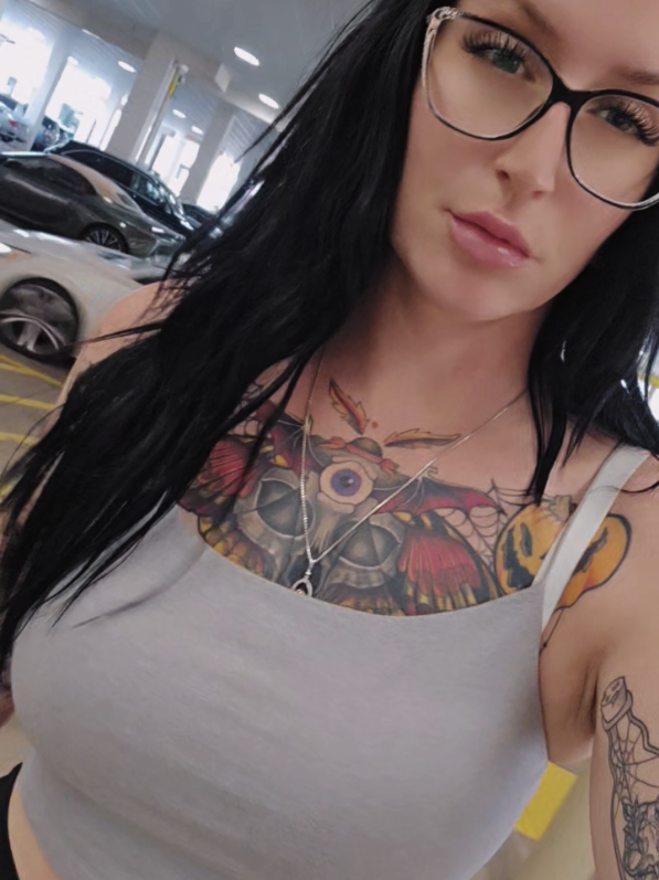 LETS BE FRIENDS 🖤 #momfriends #momfriendsoftiktok #alternativemomsoftiktok #tattedmomsdoitbetter 