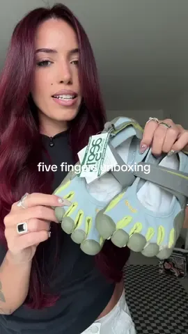 o novo ugly shoes das cool girls 🐸 #fivefingers #vibram #uglyshoes #tabi #coolgirl #weirdgir 