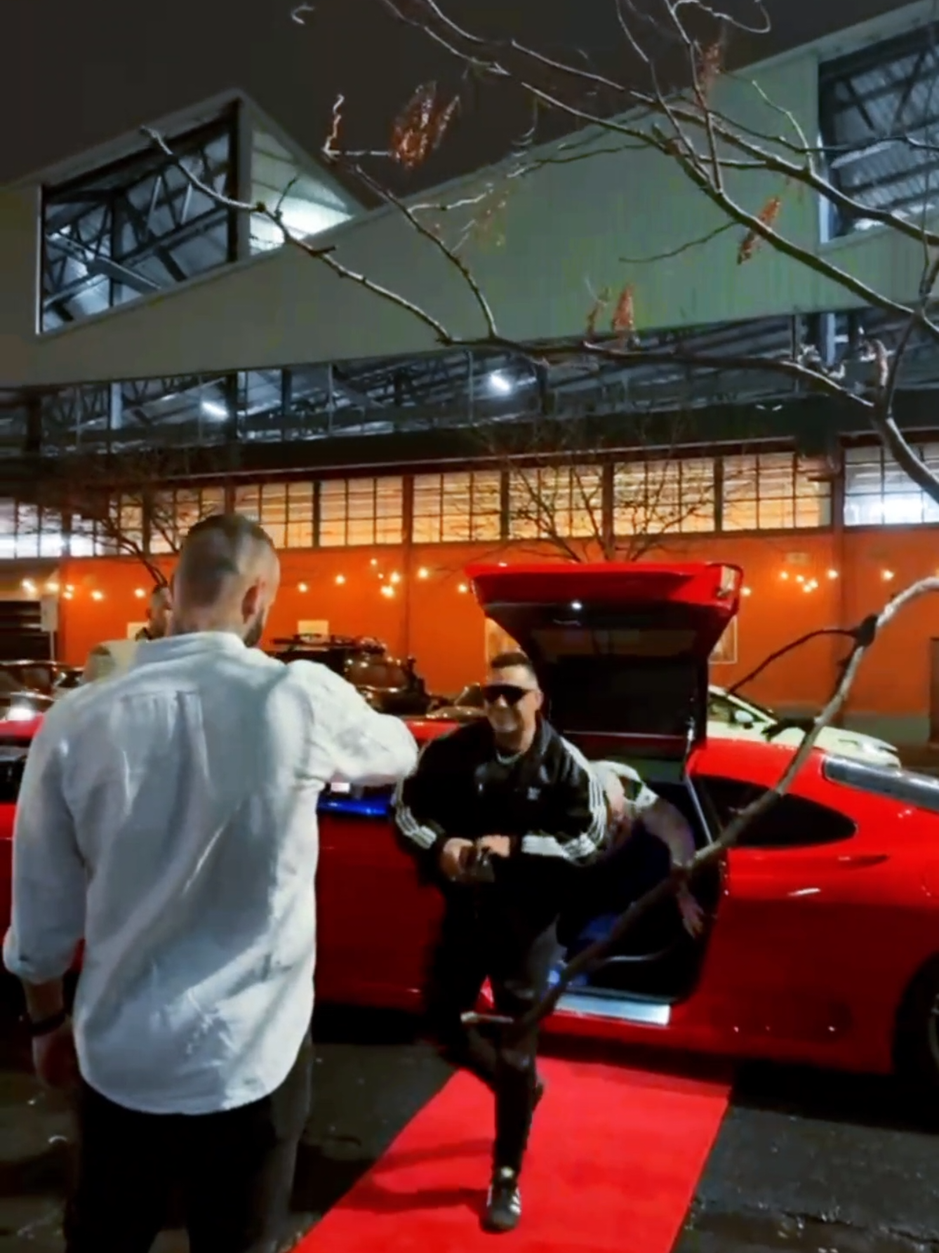 chap laps in the 🐎 #ferrari #limo #viral #foryou 