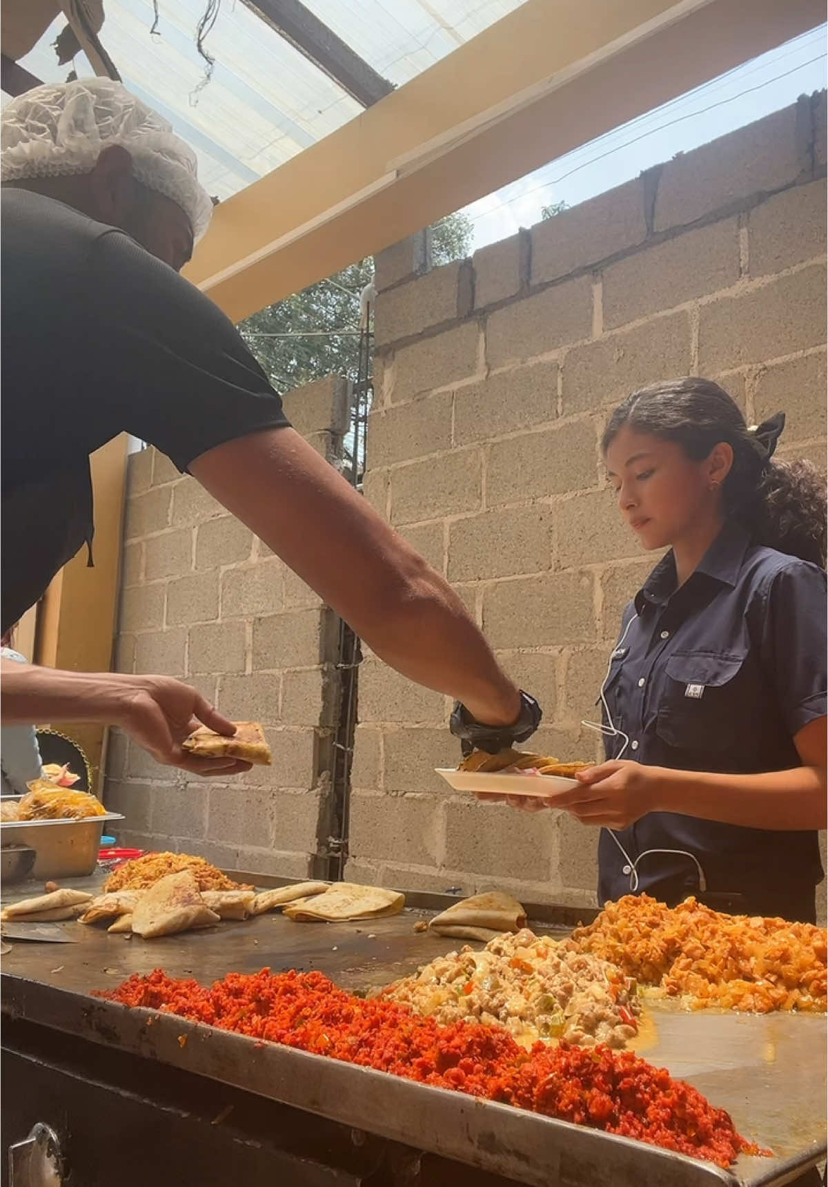 Taqueada para 45 personas de 4 tacos y una gringa para la compañía industrial R Y D #eventos #honduras #mexico #fyp #comidamexicana #soycreador 