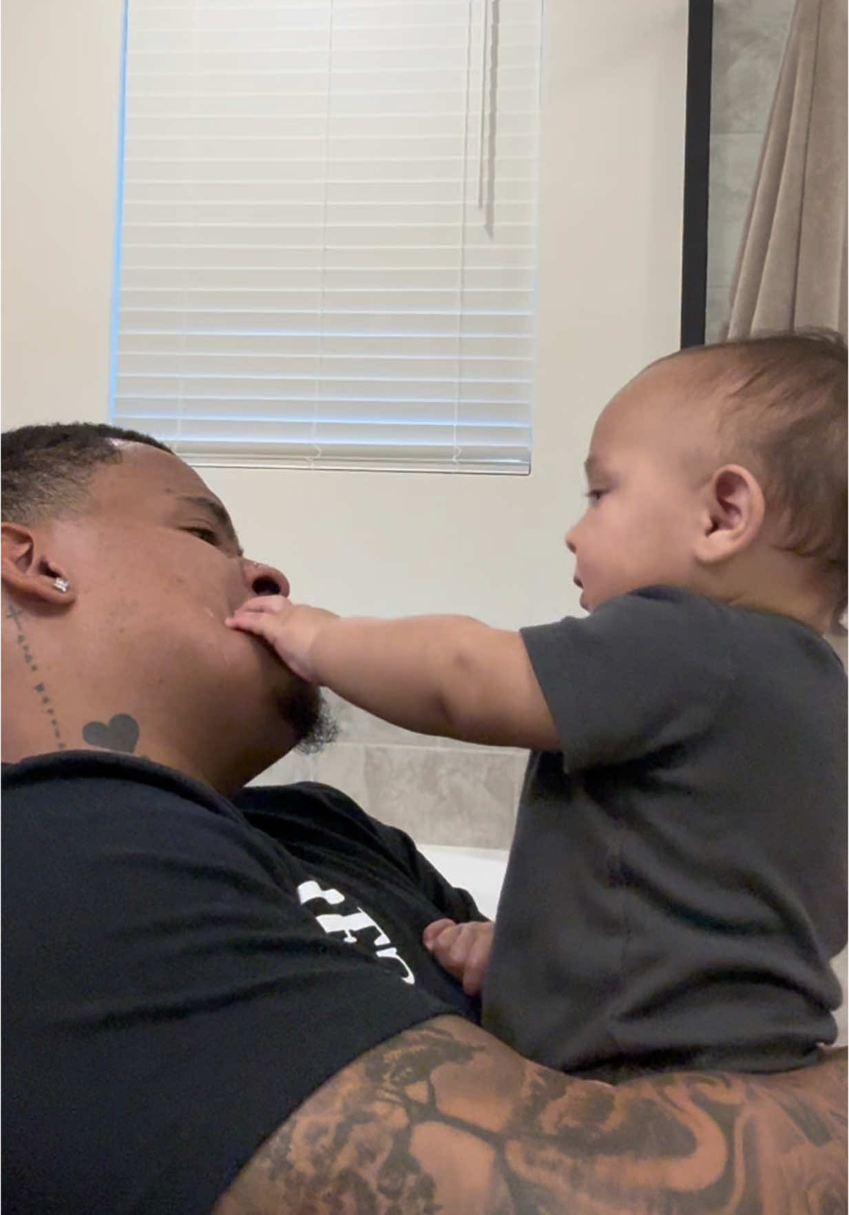 He said “GIVE ME MY KISS BACK!” 😭😭 @Zaza #zaza #larobenz #babies #funny 