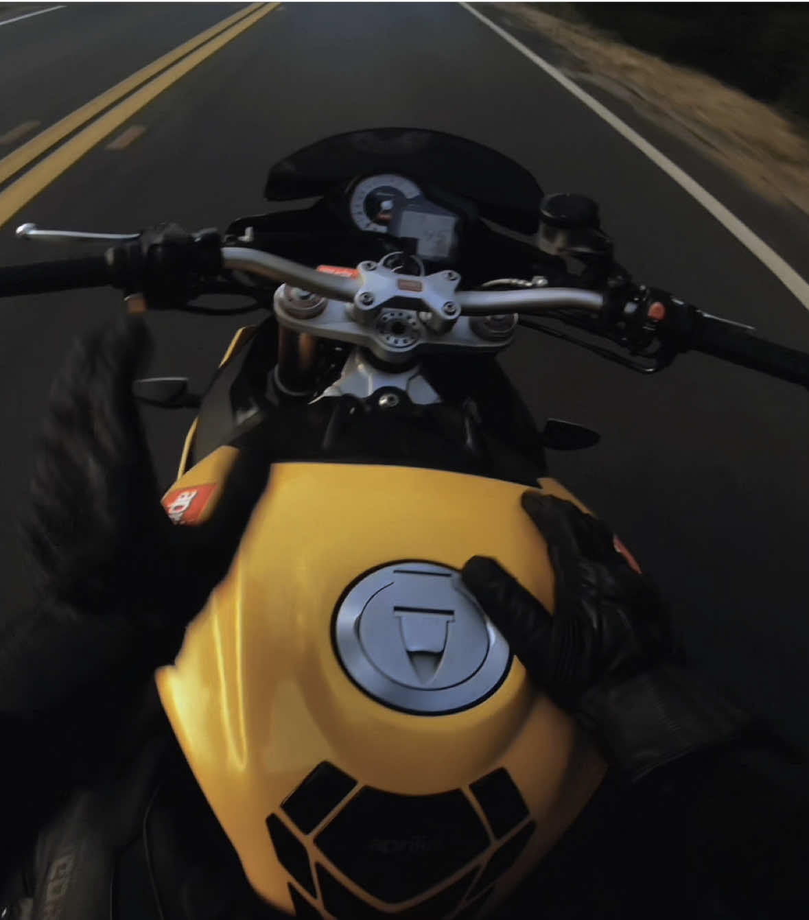 #fyp #aprillia #tuono #nakedbike #rsv4 #aprc #viral