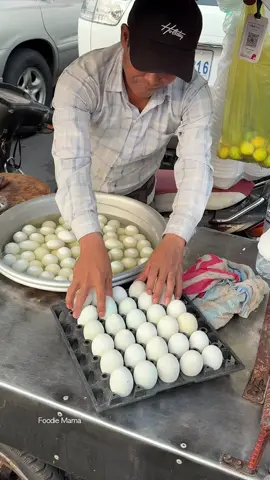 Only $1! Balut Fertilized Duck Egg - Cambodian Street Food Price : USD 1 Location :  Google map : https://goo.gl/maps/FUaXdcd167n4MVYp8 #streetfood #cambodia 