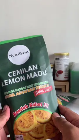 Cemilan yang enak dan nyegerin lemon madu tidak pahit bisa dimakan sekulit dan bijinya.. dan rasakan nagihnyaa #lemon #lemonmadu #lemontidakpahit #lemonnutrifarm #tidakpahit #nyegerin #nutrifarm #promoguncang66 #guncang66spesialgajian #promoguncang77 #cemilan 