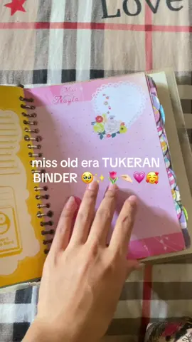 ternyata aku udah ngelewatin fase binder harvest tebal ditukar 2 lembar binder harvest tipis 🥹❤️ ini binder dr thn 2011 plis btw aku dlu ada dua binder tp satunya lagi ilng mngknya yg ini aku simpan baik’ biar jd kenangan xixixi #fyppppppppppppppppppppppp #fyp 
