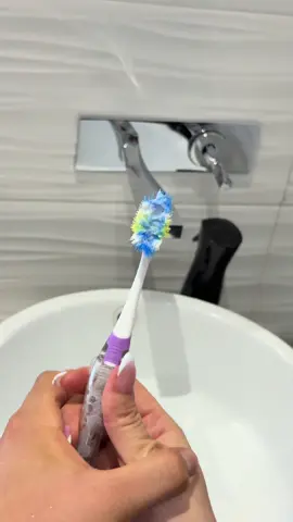 El cepillo más usado del mundo#surprise #funny #parati #cdmx🇲🇽 #fouryou #paratiiiiiiiiiiiiiiiiiiiiiiiiiiiiiii #paratii #mexico🇲🇽 #cansado #cepillo #cepillodedientes #viejo #cansado #yasueltanosdiosito #beca #escasosrecursos 