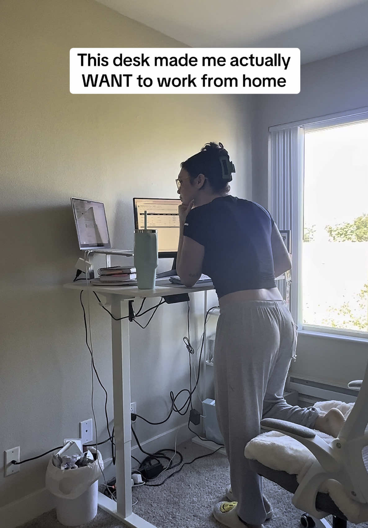 POV: You finally set up a desk that doesn’t ruin your back or your vibe 😌✨ #standingdesk #homeoffice #desksetup #ergonomic #wfh 