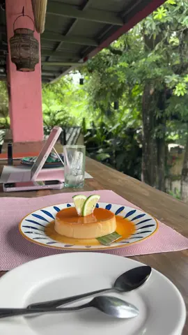 Look at this peaceful leche flan. Mas at peace pa kesa sa daily life ko. Hahaha #peaceandlove #lecheflan #pinakitchenandcoffee #pampanga #pampangacoffeeshops #wheninpampanga