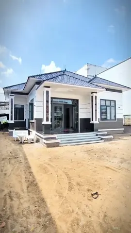 Nhà cấp 4 mái Nhật, được thiết kế với mái Nhật làm điểm nhấn kiến trúc, thường được ưa chuộng vì sự kết hợp hài hòa giữa nét truyền thống và hiện đại. #nhacap4 #nhamainhat #nhacap4dep #nhadepthucte #nhadep2025 #xaynha #xaynhatrongoi 