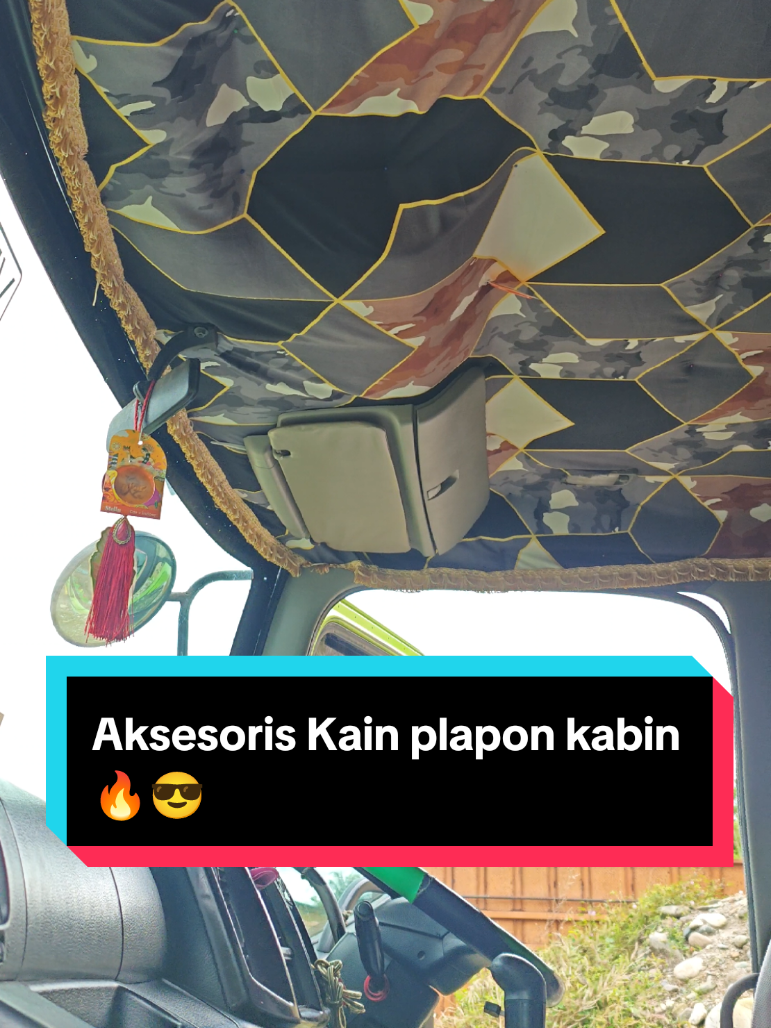 AKSESORIS Kain plapon kabin Full set. segala jenis mobil truk/pick up🔥😘🥰 *kain dengan segala jenis ukuran *Tirai pintu kiri kanan *kawat dan baut Tirai    disediakan 👌💯 #drivermuda #ekspedisi #driver #sopirtruck #aksesorismobil 