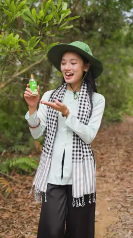 Mỗi giọt tràm là một lát cắt thời gian - của sương sớm, của nắng Long An, của bản tay chọn từng chiếc lá một #tinhdau#PureGlobal#mevabe 