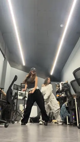 노래 중독성 미친 챌린지 #shesabadmamajama 🤍🖤 #dancechallenge #dancetrend 