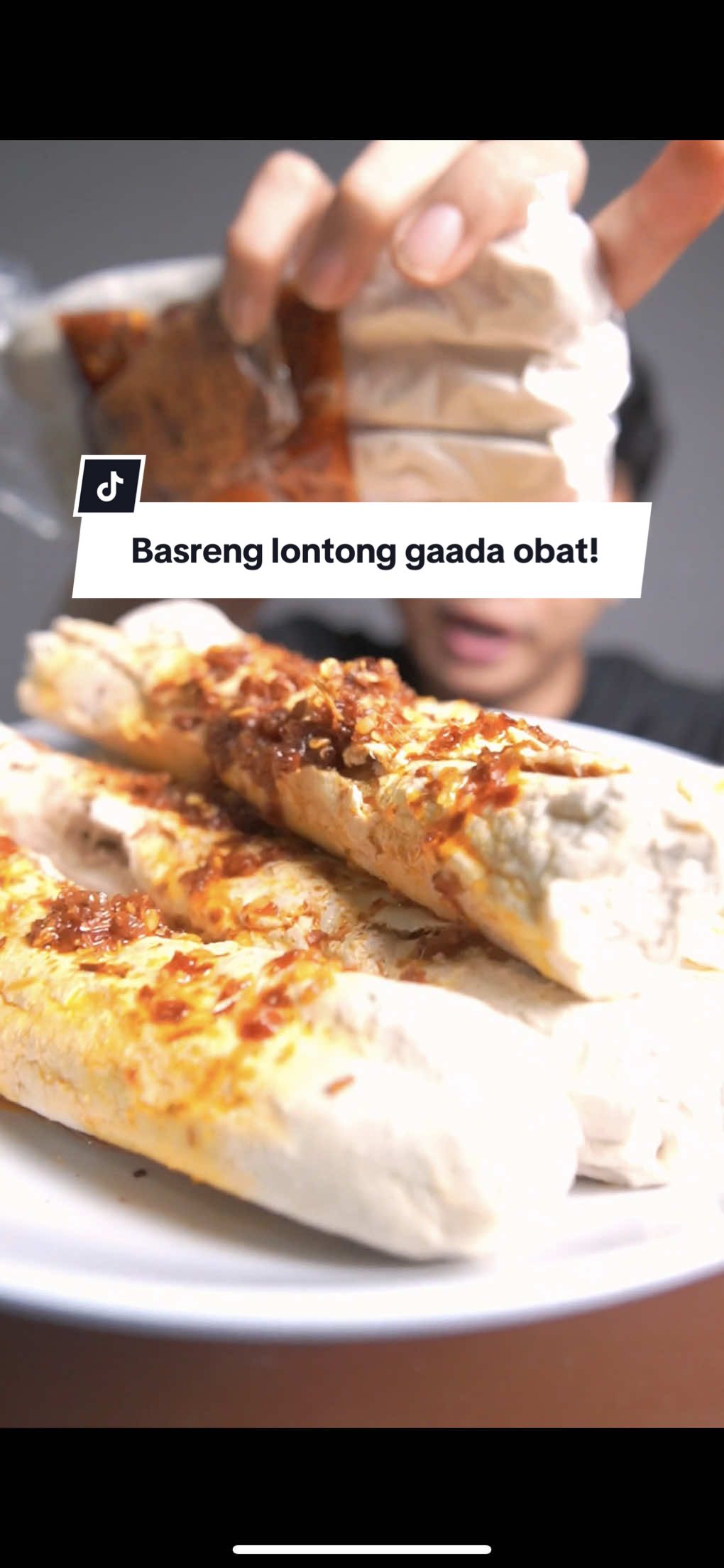 Beuhh apaan nihh!! Basrengnya enak puoll, ditambah chili oil kaya gini kacau!🤤 #basreng #basrenglontong #basrengchilioil #fyp #fypシ゚ 
