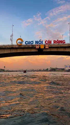 Ghe thì nhỏ, nhưng “content sống ảo” thì bao la! LH tàu ☎ 0869.584.891/zl ( Hỗ trợ tàu ghép, tàu lớn, ghe nhỏ) #cantho65🌈 #riverlife #chonoicairangcantho #thuemmcanthotour #xuhuong #chonoicairang #dulichviet #chonoi #relaxvibes 