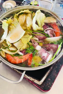 Về phú yên thì ghé quá em ăn lẫu mực đầy đủ tópin ai ăn cũng hài lòng ....Quán Cá Vâu Công Viên rất vui được đón tiếp quý khách  