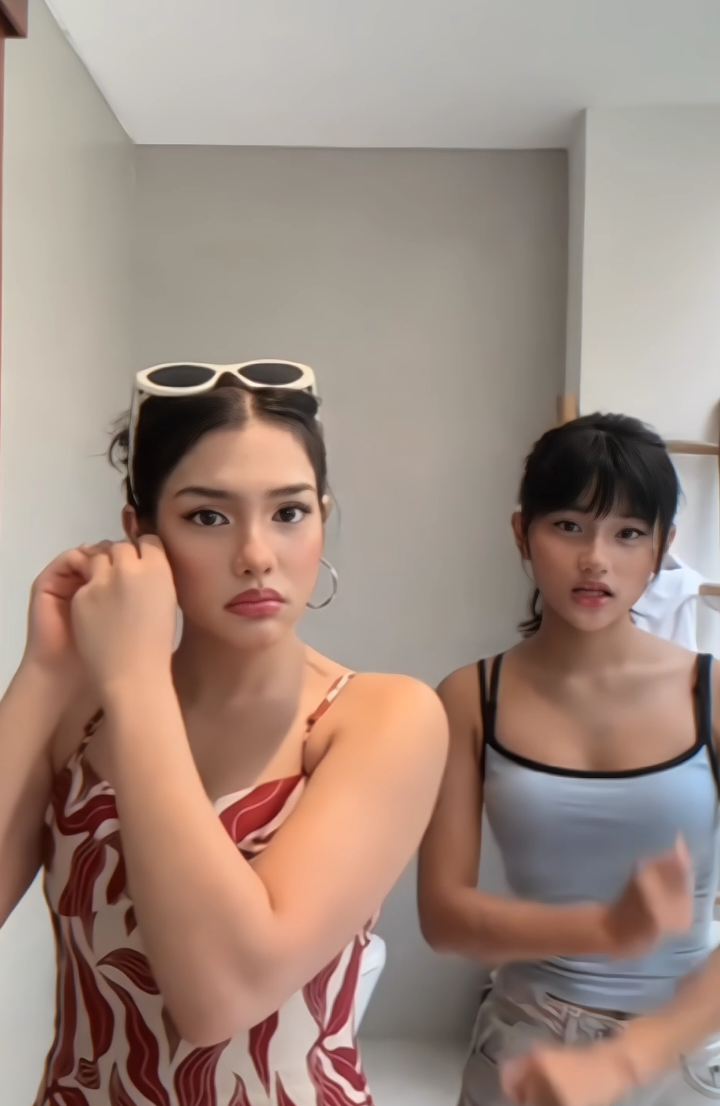 duo Karamoy🤭😖😋 #davinakaramoy #winonakaramoy #karamoybersaudara #karamoyfamily #lewatberandafyp #semogafyp #fyppppppppppppppppppppppp #xyzbcafypシ #bismillahfyp #fyporyoupage #bismillahfyp #semogafyp #fyp @davinakaramoy @nownaahh 