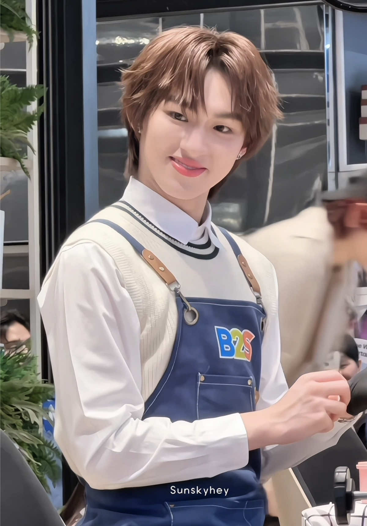 กิริยาเจ้า งามยิ่งนัก 🤭🍓🤏🏻  #B2SbacktoschoolwithKong #kongjiro #ก้องภพ #sunskyhey #viral 