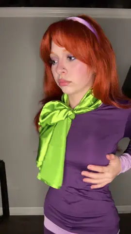 Fred is funny #cosplay #daphneblake #cosplayer #scoobydoo 