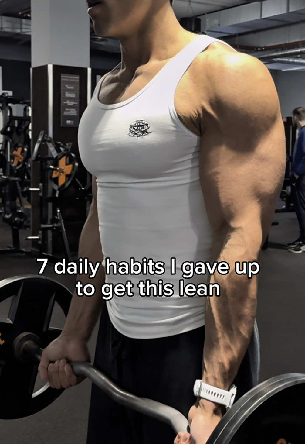 7 habits I gave up👇🏼 1. Mindless Snacking I used to eat just because food was there. Now I only eat when I’m actually hungry and stick to meals I planned. Awareness = results. 2. Overeating „Healthy“ Foods Just because it’s „clean“ doesn’t mean it’s calorie-free. Almonds, peanut butter, smoothies, they add up fast. I started tracking everything. 3. Skipping Cardio I told myself „lifting is enough.“ Wrong. I added 3-5 sessions of low-intensity Zone 2 cardio and watched the fat melt without burning out. 4. Not Prioritizing Sleep Late nights, scrolling, caffeine too late... all killed my recovery. I started going to bed earlier, got off screens before sleep, and saw huge changes in energy and fat loss. 5. Weekend Binging I used to be „on“ all week, then lose it Friday-Sunday. Now I stay consistent every day, and if I go out, I plan ahead and stay in control. 6. Drinking Calories Smoothies, alcohol, fancy coffees, even juices, all sneaky ways to spike calories. I switched to water, black coffee, and zero-cal drinks. Game changer. 7. Chasing the Pump, Not Progress l used to train to feel a burn. Now I train with intent: progressive overload, proper rest times, and tracking lifts = muscle growth + fat loss. Link to all my plans in bio ✅  If you are ready to transform your physique...