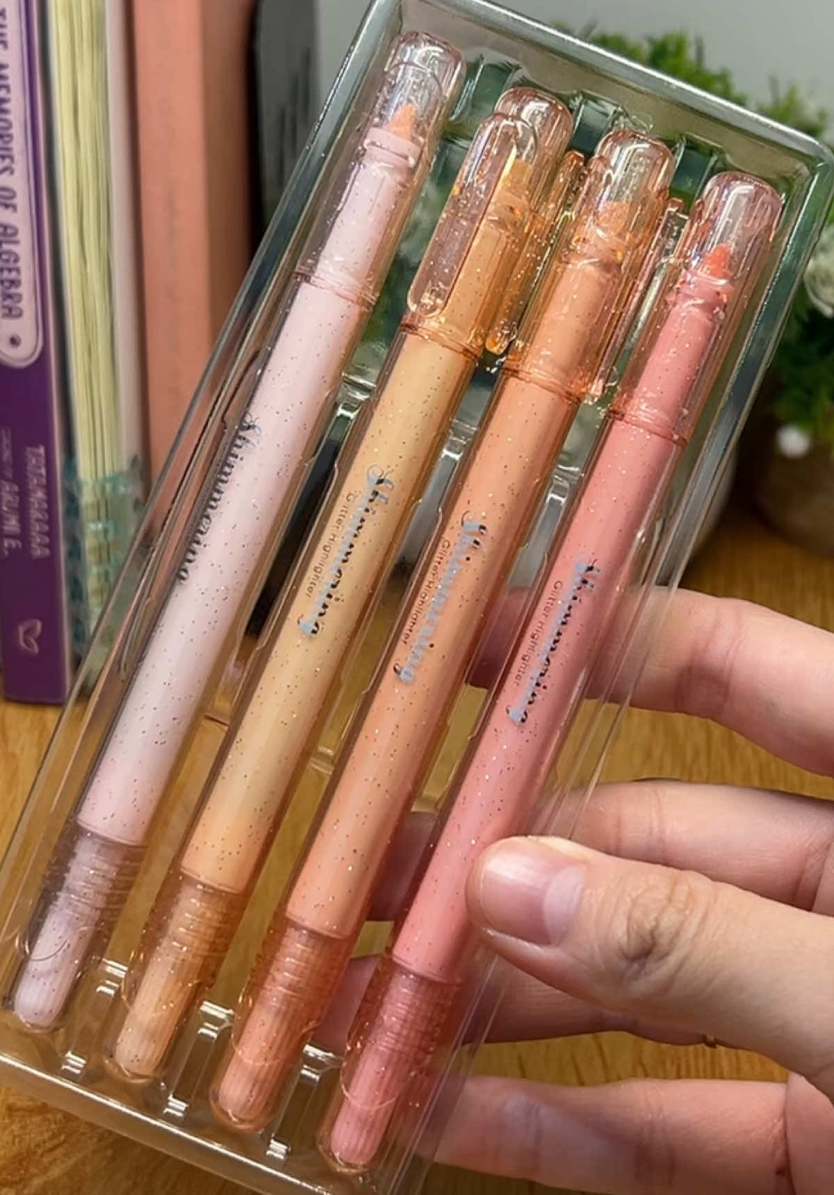 Highlighter Shimmering Glitter✨ #rekomendasi #zonamewarnai #highlighter #highlightershimmeringglitter #penandabuku #joyko #joykostationery #joykoindonesia #fyp #fypage 