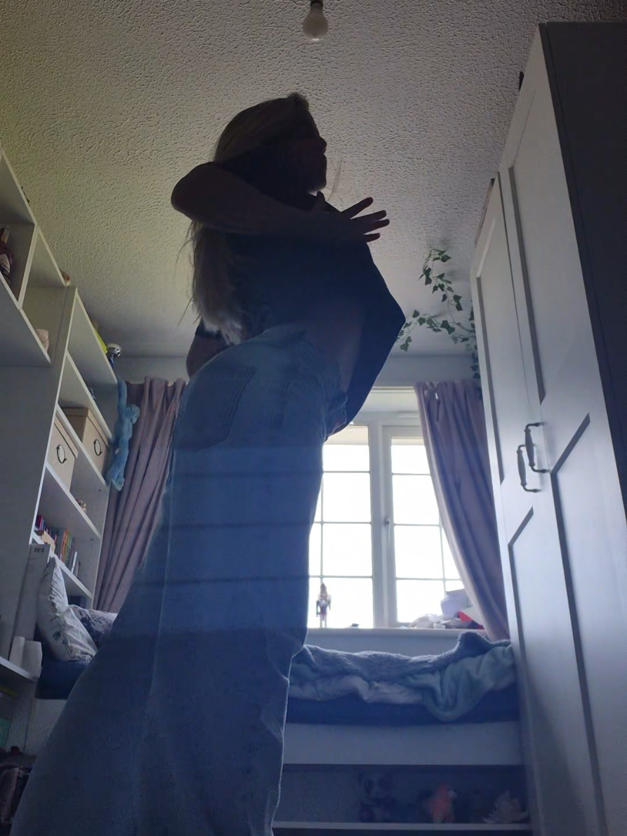 When I forget I can dance anywear and not only at dance. :) #itsokimok #tatemcrae #dance #dancer #fyp 