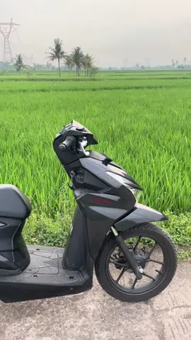 #fyp #beatdeluxe #beatdeluxegen2 #lewatberanda #beat #honda #sawah #cinematic 