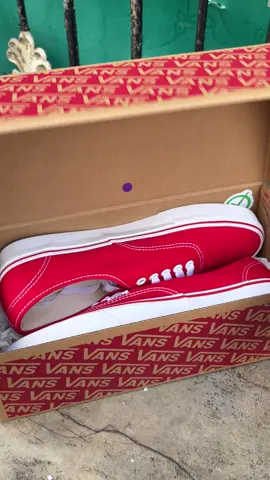 Back in Stock ✨🛒📦 Authentic Classic Red Chilli is Now Available (limited stock & size) **More Info Order** by Direct Message (DM) #vans #vansindonesia #vansauthenticred #vanshead 