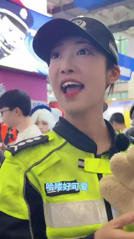 活动现场的兔子警官好可爱呀 #李語蔚 #小可愛 #兔子警官 #杭州 #交警 #杭州女交警 #交警正能量 #李语蔚🇨🇳 