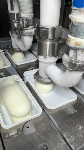 K.Maraş Hacı Mehmet Şan Dondurma Fabrikasında El Değmeden Üretim Yapılıyor…😋😋 #türkiye #kahramanmaraş #dondurma #icecream #gurmemarask 