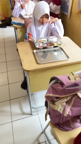 Makan Bergizi Gratis day - 1 #MBG #sekolah #anaksd #fyp #trending #semuaorang 