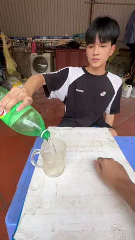 Rót nước tiễn khách #fyp #xh #viral #TikTokGiaiTri #haihuoc @Kiều Vinh (kây ti vi) 