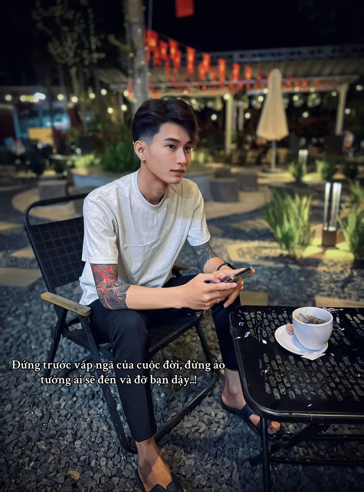 Đứng trước vấp ngã của cuộc đời, đừng ảo tưởng ai sẽ đến và đỡ bạn dậy..!#vangiahao 