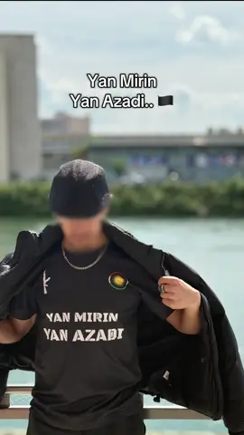Maillot disponible sur notre boutique en ligne azadi-store.com ✌🏼 #kurde #kurdistan #amed21 