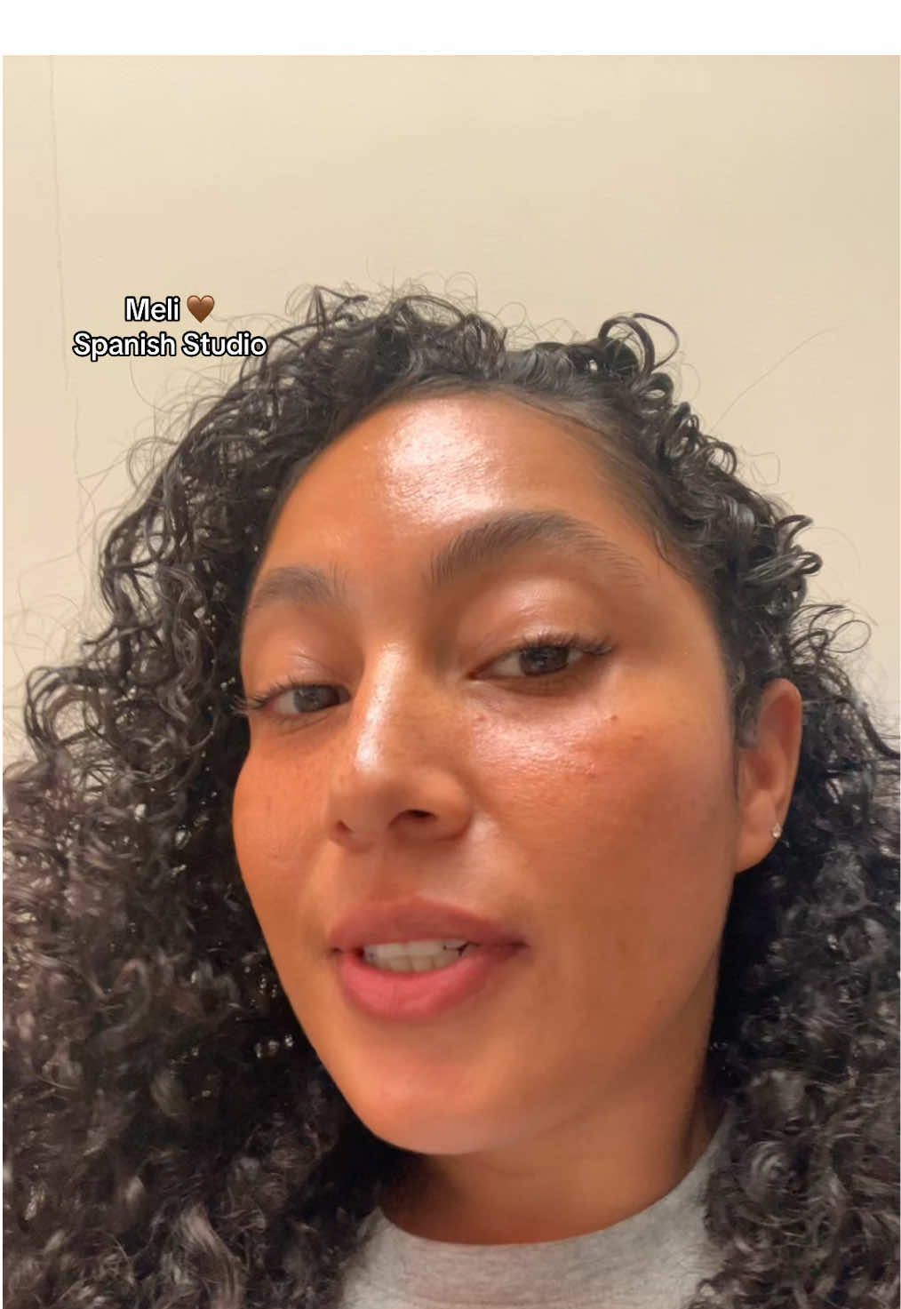 Latinos 🤎 #spanishstudiocr #spanishtiktok #español #aprendiendoespañol #teachersoftiktok #lernontiktok #learningspanish #language #polyglot #latina #spanish #hispanic #curlyhair #spanishtutor #longervideos #spanishclass #spanishteacher 