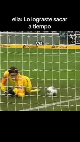 #paratiiiiiiiiiiiiii #futebol #humor #humortiktok #tiktokhumor #futboll #porteros #porterosdefutbol #arquero #arqueros #ella #salvada #futboleros #peloteros #joda #videoviral #fyp #virallllll 