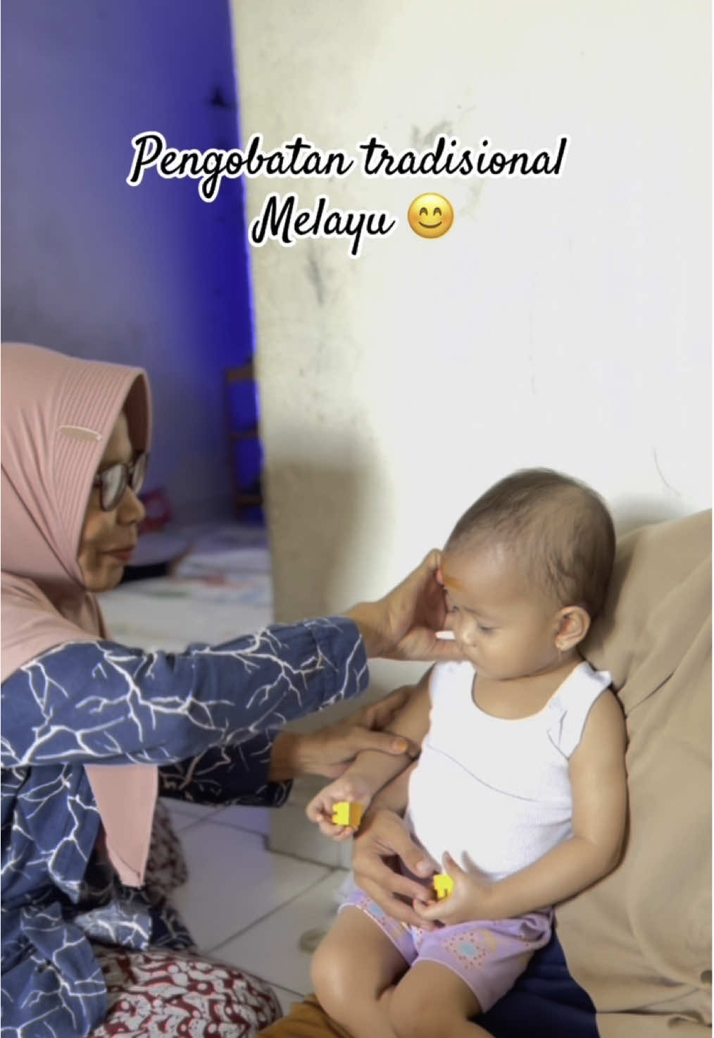 Pengobatan tradisional melayu, buang tetegow, tetemas atau tetomeh. Ditempat kalian, ape namenye wak??😁😁