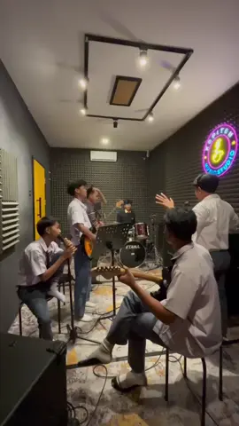 iseng iseng aja😭🙏🏻 #kangen #dewa19 #fyp #musicstudio 