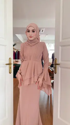 Meet Bella in Deep Brown…now watch her bloom in Rosy Brown 🌸🤎 Ready to own one?  #fyp #bajukurung #kurungcantik #fypシ゚ #bajuraya #kurungviral #kurung #kurungmoden #bridesmaid #kurungraya #ootdhijab #bajukurungcantik #kurunglace #kurungsulam #hijabitiktokgirl #bajukurungmoden #gadismelayu #bajukurungcantik #bajukurungmurah #bajukurungraya #bajunikah #kurungnikah