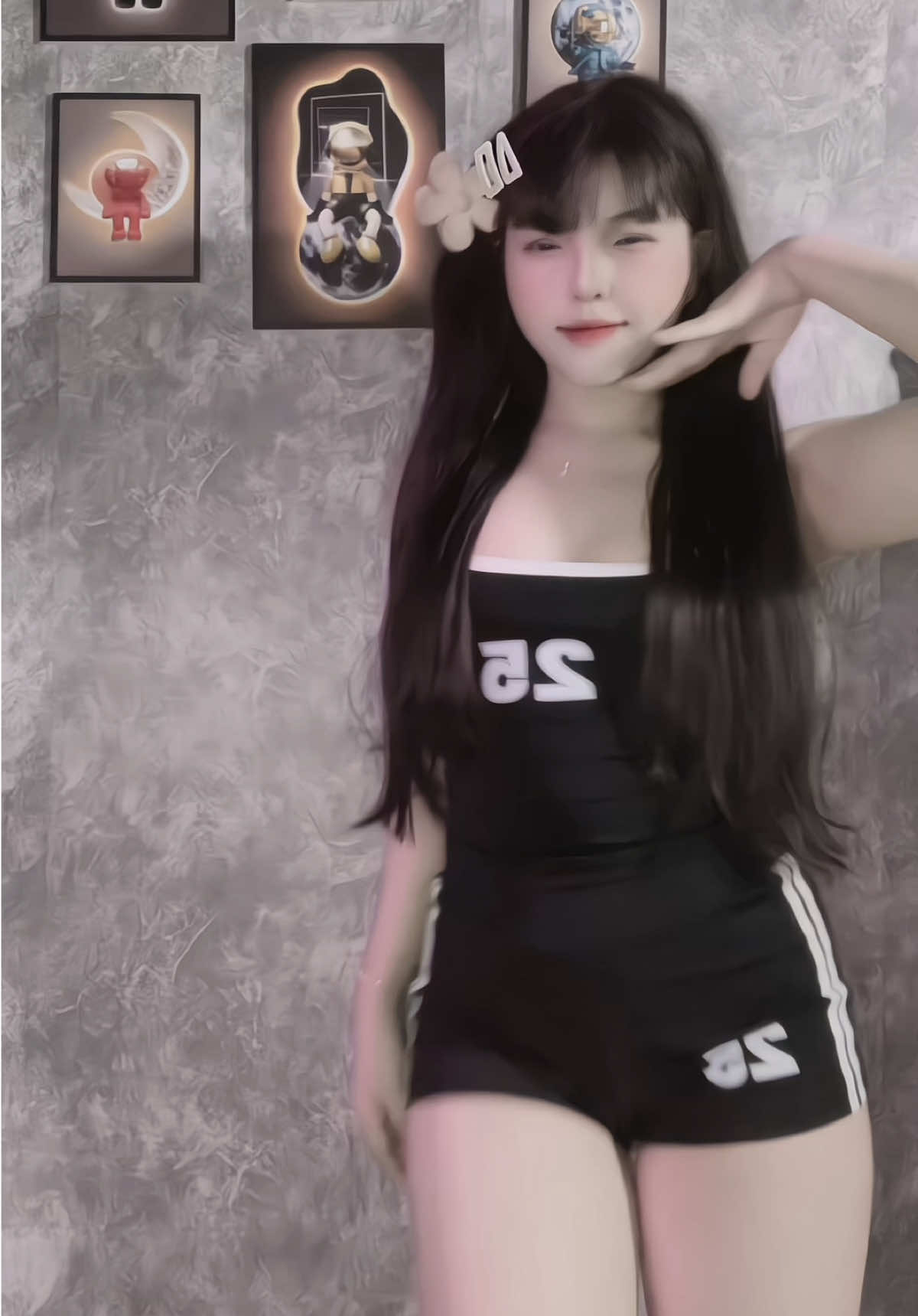 Em muon khoảng cách hai ta😌flop xoá vd nhá☺️