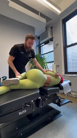 Her cracks so satisfying that they sounded like bubble wrap 😅 We did a full body adjustment where we adjusted her back and adjusted her neck and the crunchy cracks were so satisfying #NYCchiro #GetAdjustedNow #Chiropractor #chiroasmr #backcrack #adjustments 
