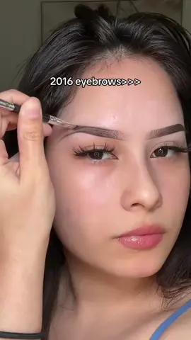 Es resistente al agua, pero se quita fácil con desmaquillante. ¡Perfecto!#saceladyeyebrowgel #browgel #sacelady #eyebrows #makeupreview #fyp